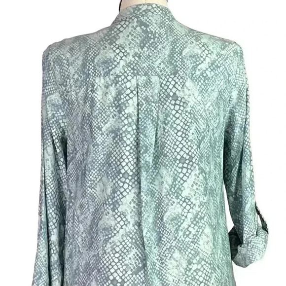 Haute Hippie Tribe Womens L Snake Print Lace Up Top Green Gray Roll Tab Sleeves - Picture 8 of 9